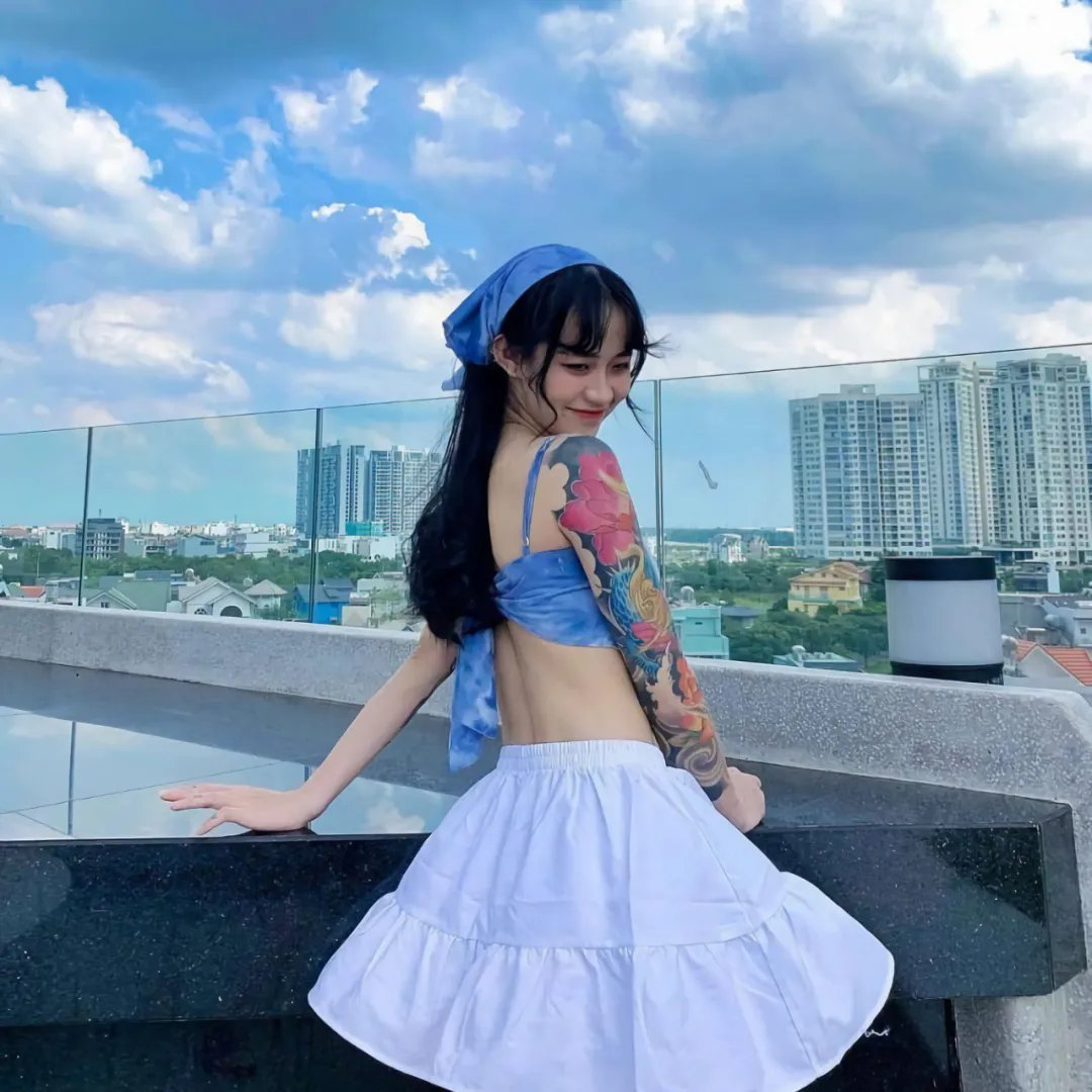 隔楼女孩:我们之间的层距